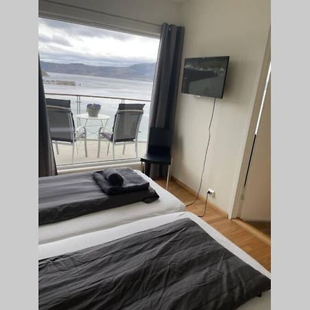 Flott Leilighet Med Spektakulaer Utsikt! Hjelmeland 외부 사진