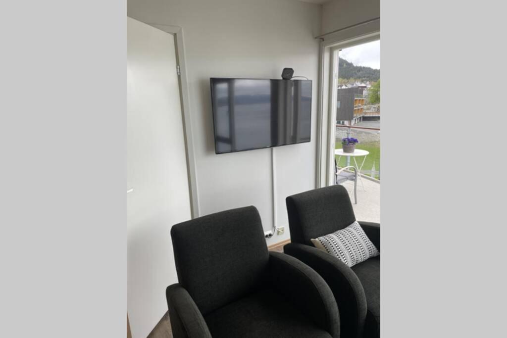 Flott Leilighet Med Spektakulaer Utsikt! Hjelmeland 외부 사진